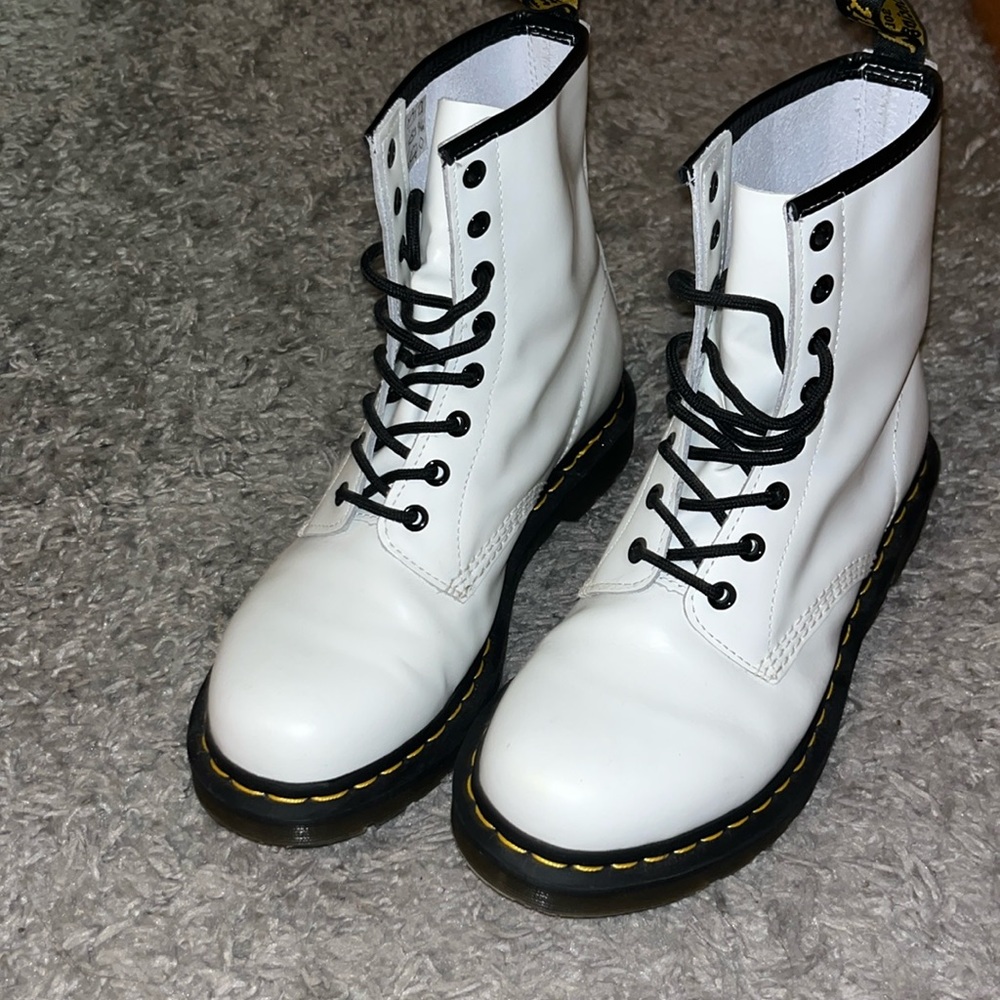 Doc Marten 1460 Patent Leather Lace-up boots